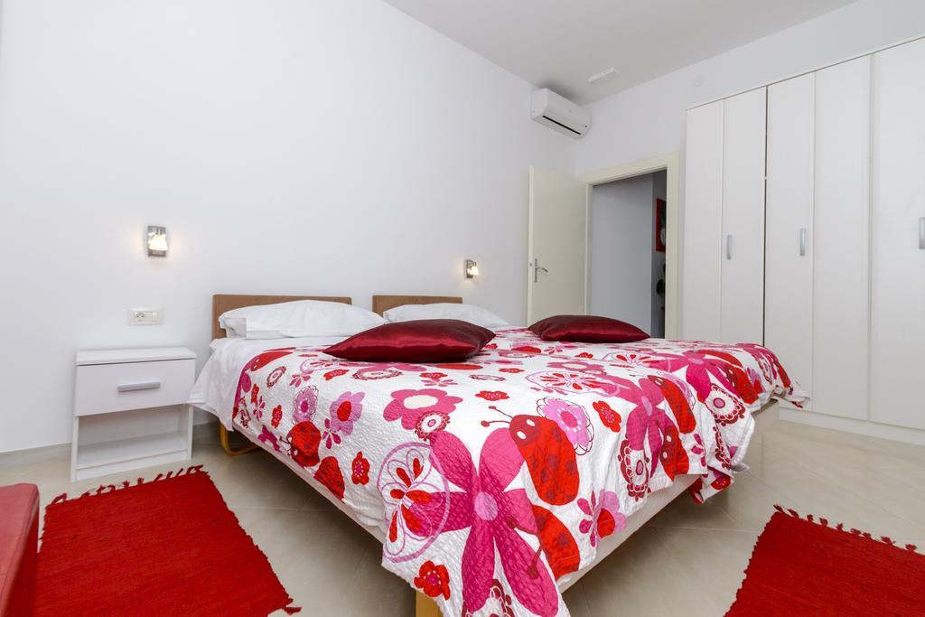 Apartment Seven