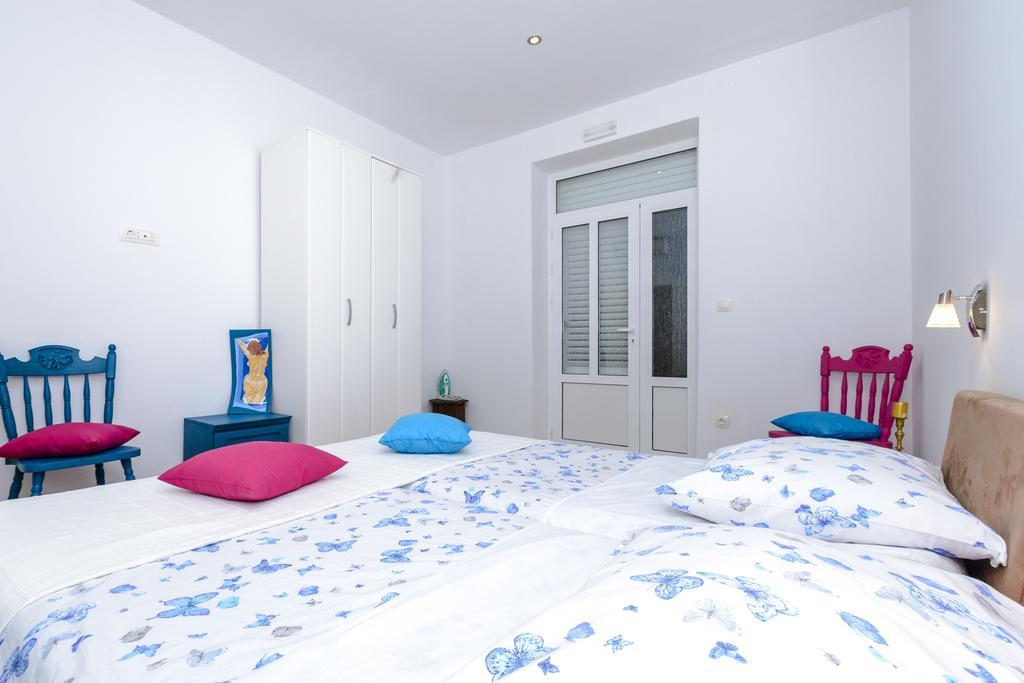 Apartment Seven