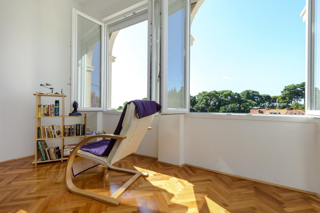 Apartment Seven